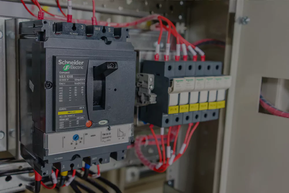 کار بی متال در تابلو برق